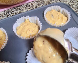 Foto del paso 2 de la receta: Magdalenas de plátano y yogur griego con chispas de chocolate