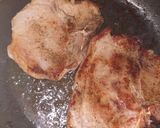 Foto del paso 1 de la receta: Chuleta de cerdo con papas fritas y ensalada de tomate