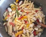 Tejszínes sajtos zöldséges csirkemell tészta recept fázis 4 fotója