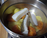 Foto del paso 2 de la receta: Bacalao al vapor con patatas
