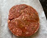 A picture of step 3 of Boerewors Burgers.