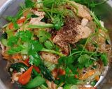 Hình bước làm 3 của món Ức gà xào miến