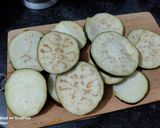 A picture of step 1 of Maharashtrian Style Baingan Fry / Brinjal Fry.