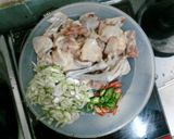 Hình bước làm 2 của món gà tre xào sã ớt