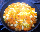 Foto del paso 2 de la receta: Calabaza frita con patatas y huevo