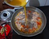 Foto langkah ke 3 dari resep Sup Tomat Telur Sayur.