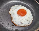 A picture of step 3 of Airfryer Spaghetti squash and fried egg quick lunch.