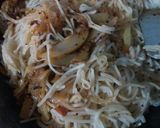 A picture of step 4 of Corn hakka noodles.