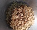 Foto langkah ke 3 dari resep Mie Goreng Ayam Kol Sederhana.