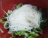 รูปขั้นตอนการทำที่ 3 ของ ก๋วยเตี๋ยวไก่มะระ