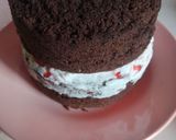 Foto langkah ke 7 dari resep Bolu Coklat Lapis Strawberry.