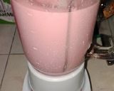 Foto langkah ke 3 dari resep Strawberry Smoothies Mudah Ala Cafe.
