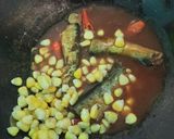 Foto langkah ke 2 dari resep Tumis Sarden Jagung.