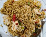 Foto langkah ke 5 dari resep Seblak Kerupuk Campur Mie Instan.