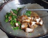 รูปขั้นตอนการทำที่ 3 ของ กะเพราหมูกรอบ