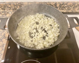 Foto del paso 4 de la receta: Manitas de cerdo en salsa