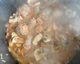 Foto del paso 4 de la receta: Fideos de Montaña con butifarra de calçots, champiñones, sobrasada y “camaiot”