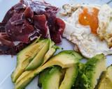 Foto del paso 4 de la receta: Jamón, huevo y aguacate