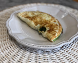 Foto del paso 3 de la receta: 🥚 Omelette de Claras, Espinacas y Levadura Nutricional 🥚