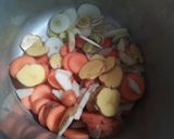 Foto del paso 1 de la receta: Crema de zanahoria🥕, pera🍐 y cebolla🌰🥘