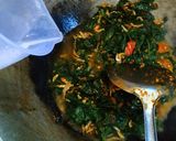 Foto langkah ke 4 dari resep Tumis daun pepaya jepang.