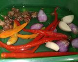 Foto langkah ke 1 dari resep Seblak ceker kuah.