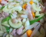 Hình bước làm 2 của món Rau củ xào thịt ba rọi