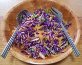 Foto del paso 2 de la receta: Ensalada de col morada con zanahoria