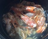 Foto del paso 2 de la receta Gambones al ajillo con gulas y cebolla 🦐🍽