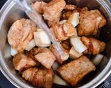 Hình bước làm 2 của món Thịt Heo Kho Cùi Dừa 🥥