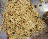 Foto langkah ke 4 dari resep Mie goreng tek tek rasa cafe.