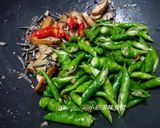 糯米椒炒小魚的食譜步驟3照片