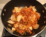 A picture of step 4 of Jiamppong (Korean seafood & vegetable noodle soup).