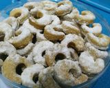 Foto langkah ke 6 dari resep Kue Putri Salju Spesial Lumer Dimulut.