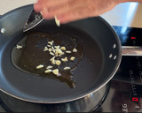 Foto del paso 1 de la receta: Pasta a la puttanesca de sardinas