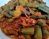 A picture of step 3 of Masalaydar Dahi Bhindi.