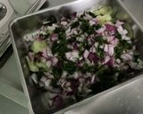 Une image de l'étape 10 de Salade de concombre mariné à la crème, persil et oignon rouge.
