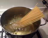 Foto del passaggio 5 della ricetta Linguine con crema di broccoletti e bottarga, e farina di mais gialla per polenta bruciata con alici