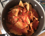 Foto del paso 2 de la receta: Chilaquiles en salsa roja