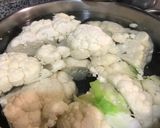 Foto del paso 1 de la receta Tortilla de coliflor y cebolla (con sabor a tortilla de patata de toda la vida)