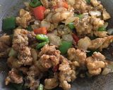 รูปขั้นตอนการทำที่ 3 ของ “ผัดพริกเผาไก่กรอบ”