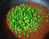 A picture of step 3 of Green peas MakhaniCurry.