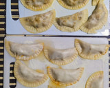 Foto del paso 1 de la receta: Empanadillas de ventresca y empanadillas de carne caseras