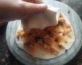 A picture of step 5 of Aloo paratha.