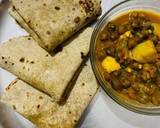 A picture of step 5 of Ragi Matar Roti with a hint of Kasoori Methi.