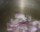 A picture of step 2 of Matar Pulao.