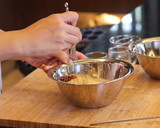 Foto langkah ke 6 dari resep 100% Sukses! Martabak Manis Teflon Bersarang (Terang Bulan).