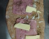 Foto del paso 2 de la receta: Pan integral con jamón y queso encebollado