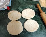 A picture of step 2 of Veg Mini Pizza.