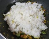 A picture of step 4 of Tamarind leaves rice.